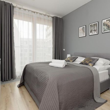 Cozy Apartments With Parking In The 19Th District By Noclegi Renters Varşova Dış mekan fotoğraf