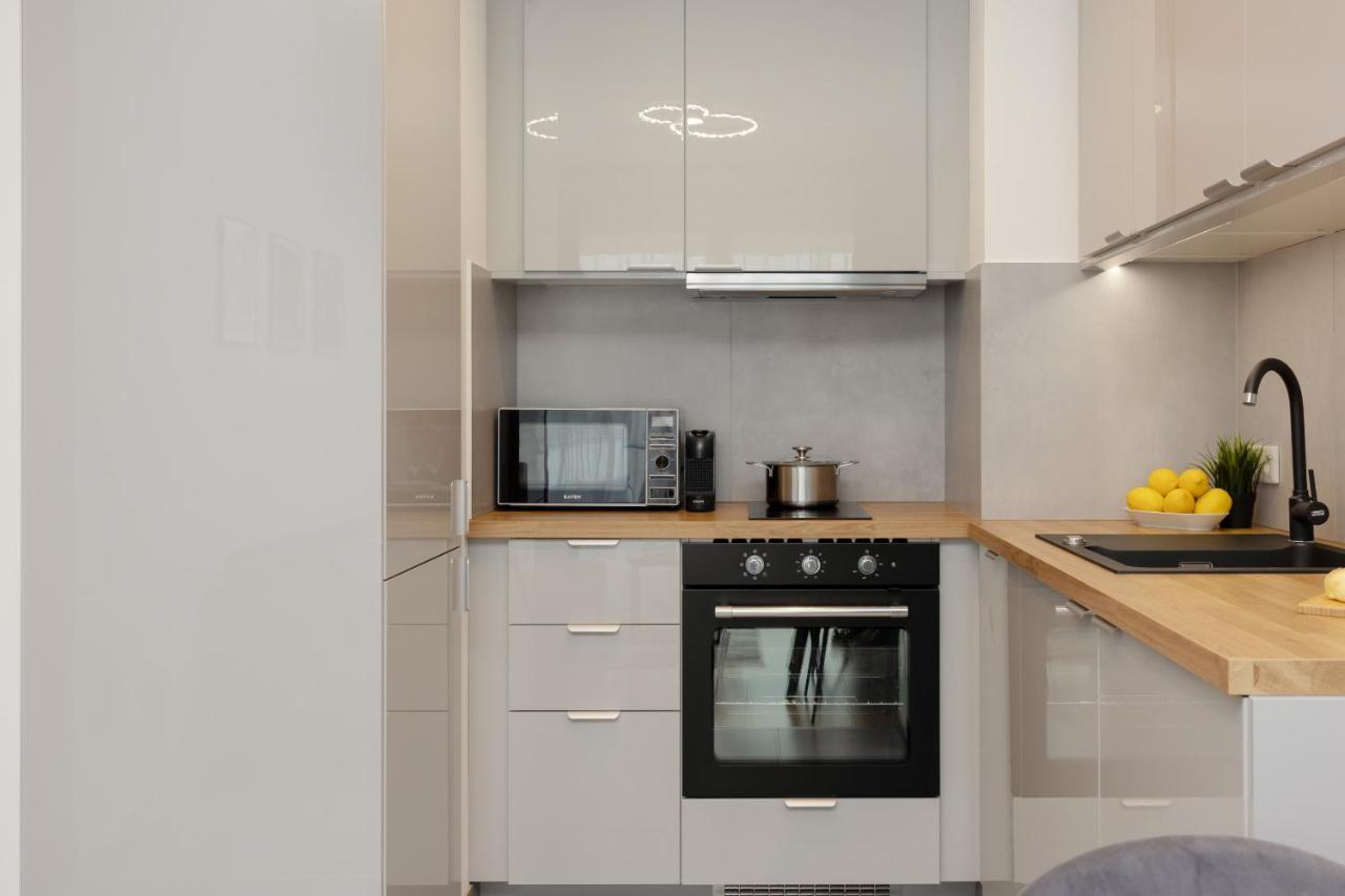 Cozy Apartments With Parking In The 19Th District By Noclegi Renters Varşova Dış mekan fotoğraf