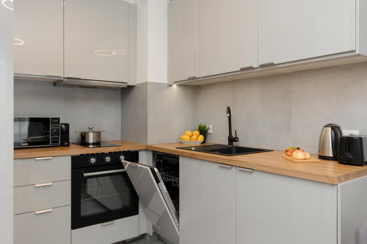 Cozy Apartments With Parking In The 19Th District By Noclegi Renters Varşova Dış mekan fotoğraf