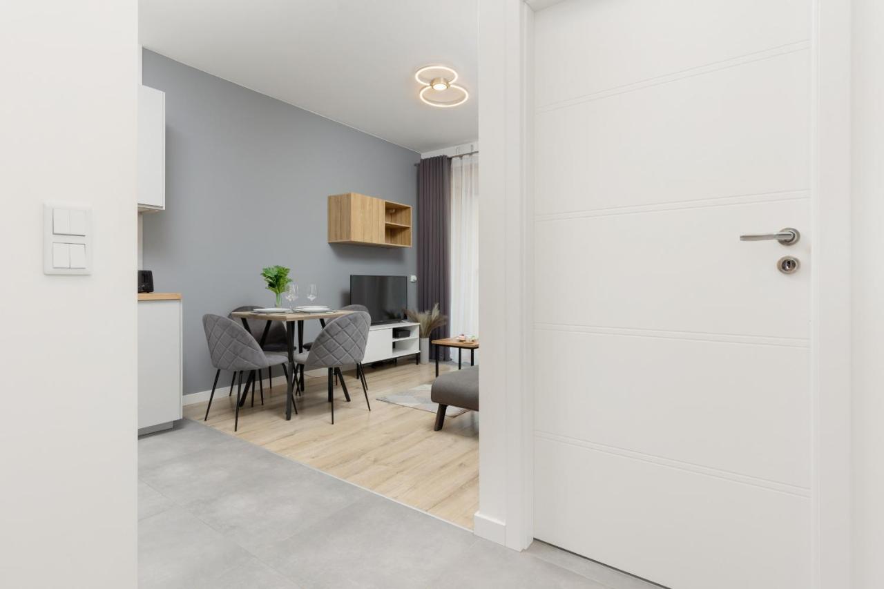 Cozy Apartments With Parking In The 19Th District By Noclegi Renters Varşova Dış mekan fotoğraf