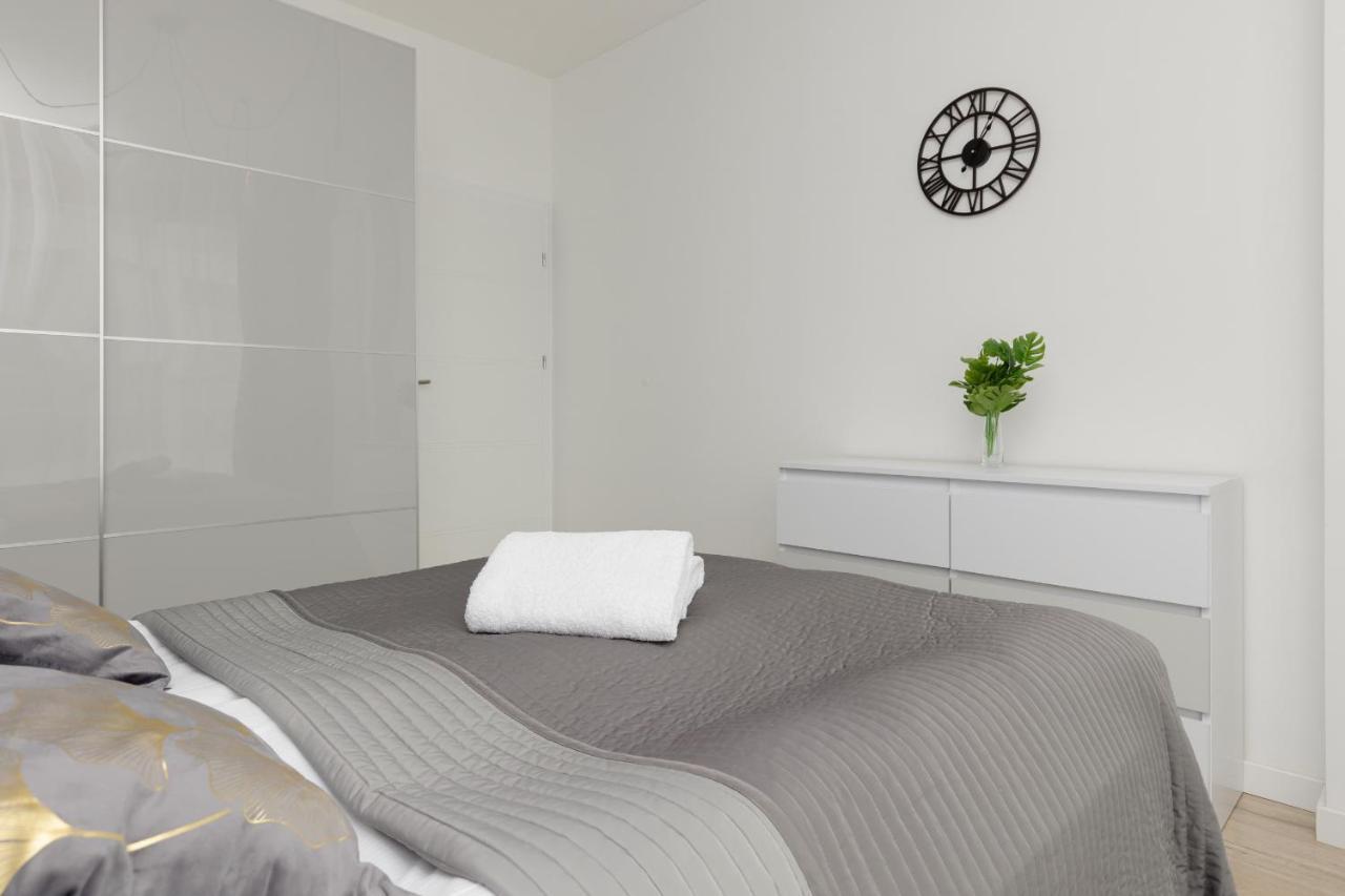 Cozy Apartments With Parking In The 19Th District By Noclegi Renters Varşova Dış mekan fotoğraf