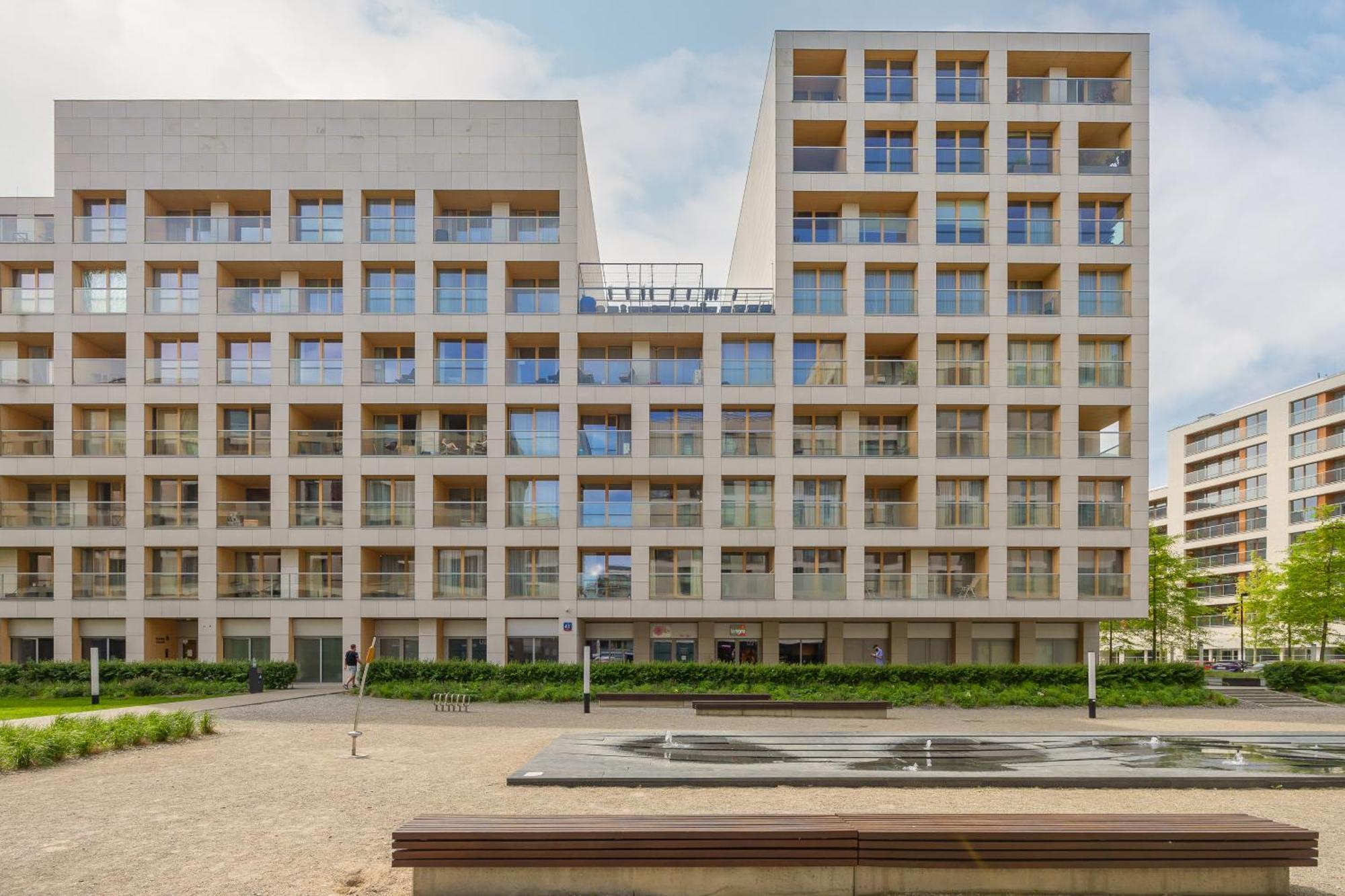 Cozy Apartments With Parking In The 19Th District By Noclegi Renters Varşova Dış mekan fotoğraf